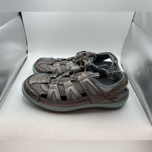 **LIKE NEW** Orthofeet Verona Pewter fisherman sandals size 8M